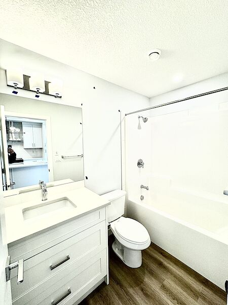 Calgary 2 bedrooms Condo Unit for rent. Property photo: 578527-3