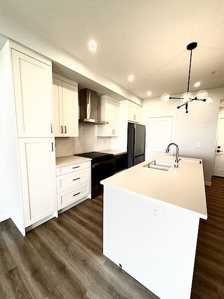Calgary 2 bedrooms Condo Unit for rent. Property photo: 578527-2