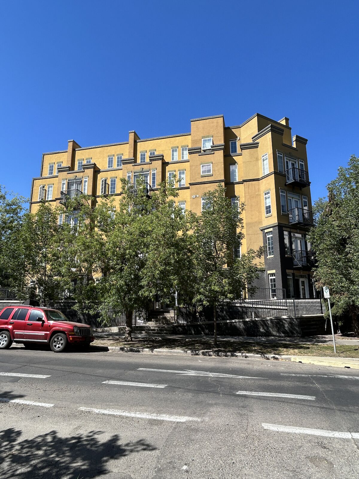 Calgary 1 + Den bedrooms Condo Unit for rent. Property photo: 579047-1