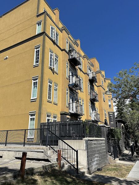 Calgary 1 + Den bedrooms Condo Unit for rent. Property photo: 579047-2
