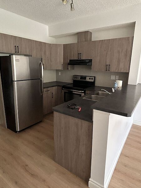 Calgary 1 + Den bedrooms Condo Unit for rent. Property photo: 579047-3