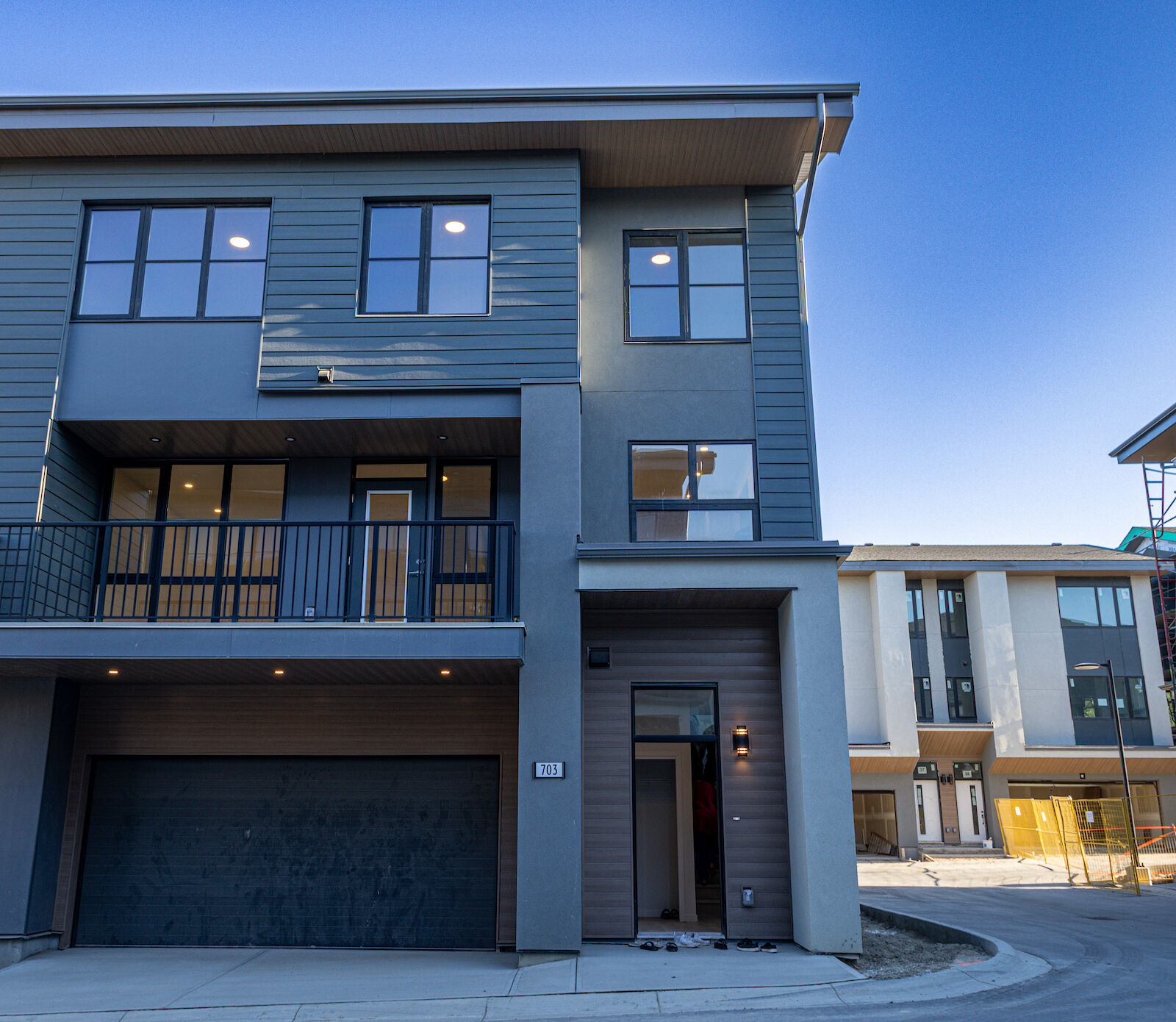 Calgary 3 + Den bedrooms Townhouse for rent. Property photo: 579599-1