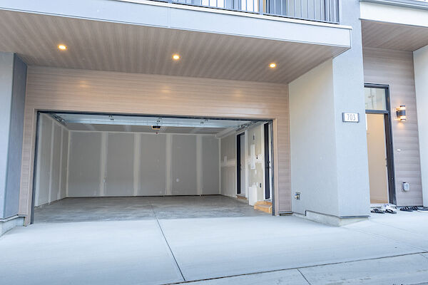 Calgary 3 + Den bedrooms Townhouse for rent. Property photo: 579599-2