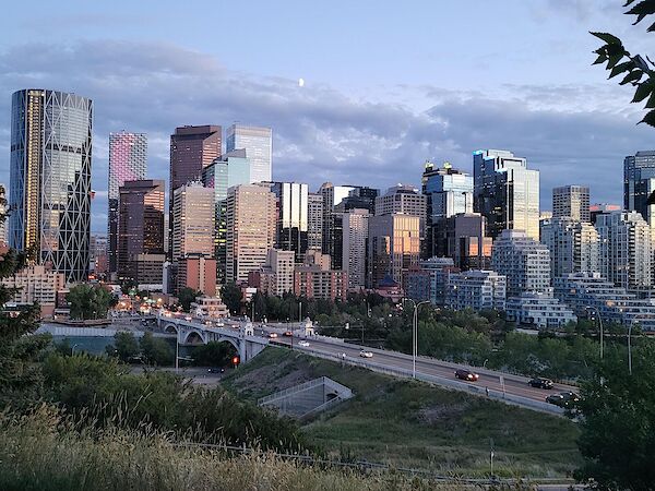 Cozy 1 bdrm. basement unit, close to downtown, utilities & parking included