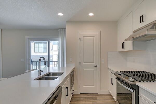 Calgary 2 bedrooms Garage Suite for rent. Property photo: 579867-3