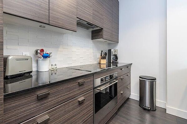 Calgary 1 + Den bedrooms Townhouse for rent. Property photo: 580635-2