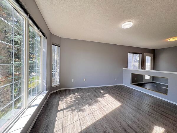 Pet-Friendly Arbour Lake Home | 4 Beds, Lake Access & Mins to C-Train!