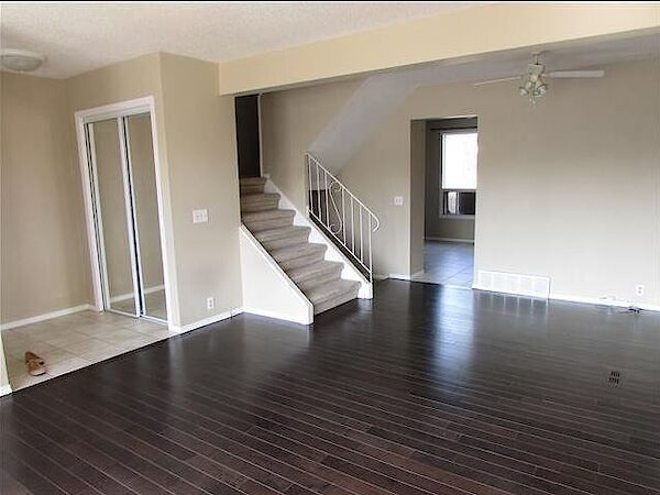 Calgary 3 bedrooms Duplex for rent. Property photo: 580907-3