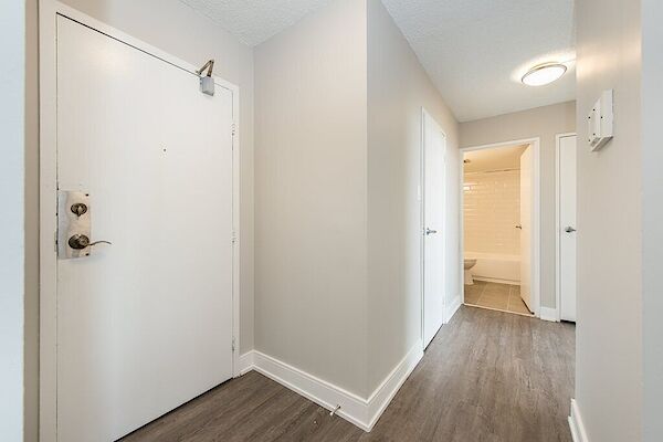 Brampton 1 bedrooms Apartment for rent. Property photo: 581232-2