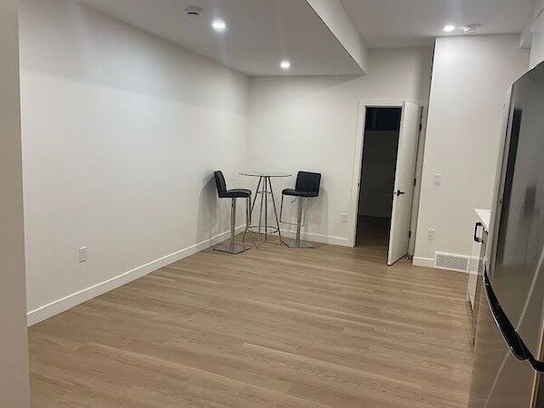 Calgary 2 bedrooms Basement for rent. Property photo: 581284-2