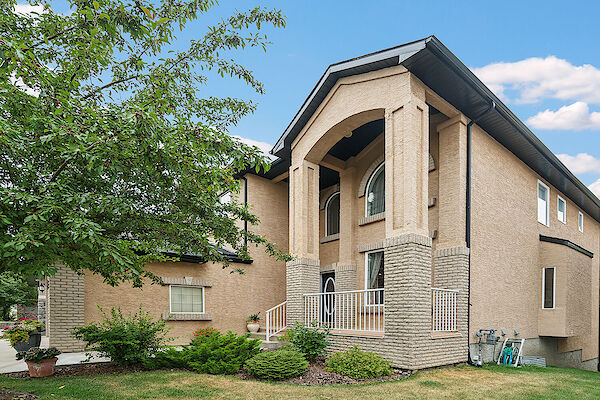 Calgary 6 bedrooms House for rent. Property photo: 581556-3