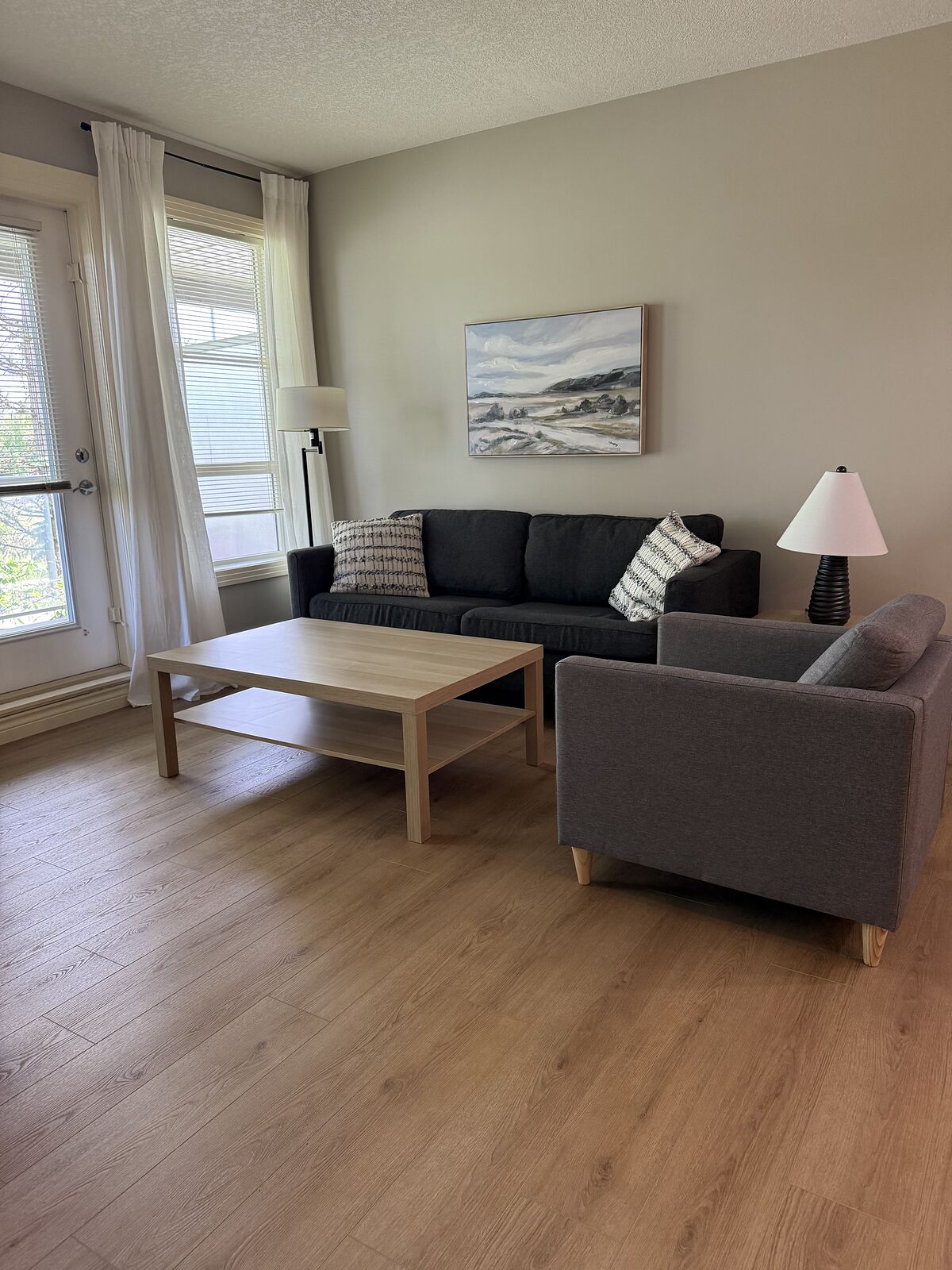 Calgary 1 bedroom Condo Unit for rent. Property photo: 581635-1