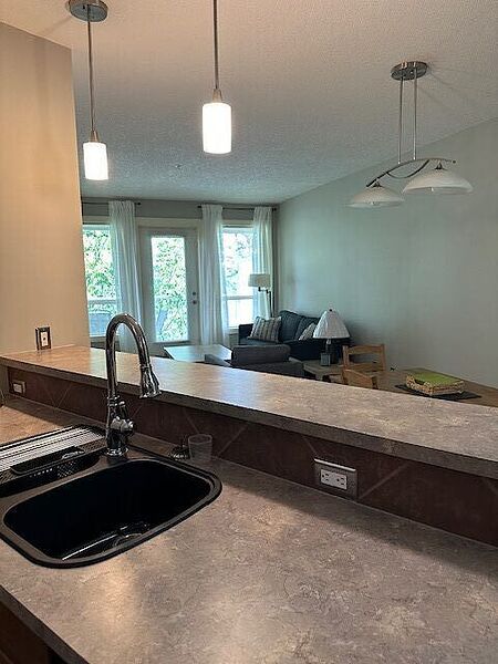 Calgary 1 bedroom Condo Unit for rent. Property photo: 581635-3