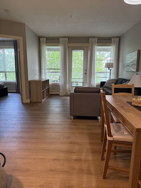 Calgary 1 bedroom Condo Unit for rent. Property photo: 581635-2