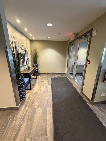 Calgary 2 bedrooms Condo Unit for rent. Property photo: 581844-3