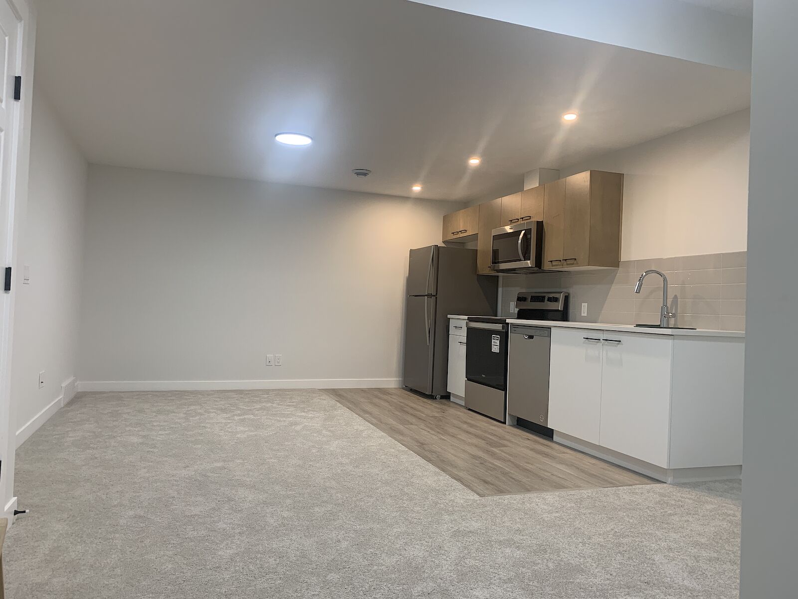 Calgary 2 bedrooms Basement for rent. Property photo: 581980-1