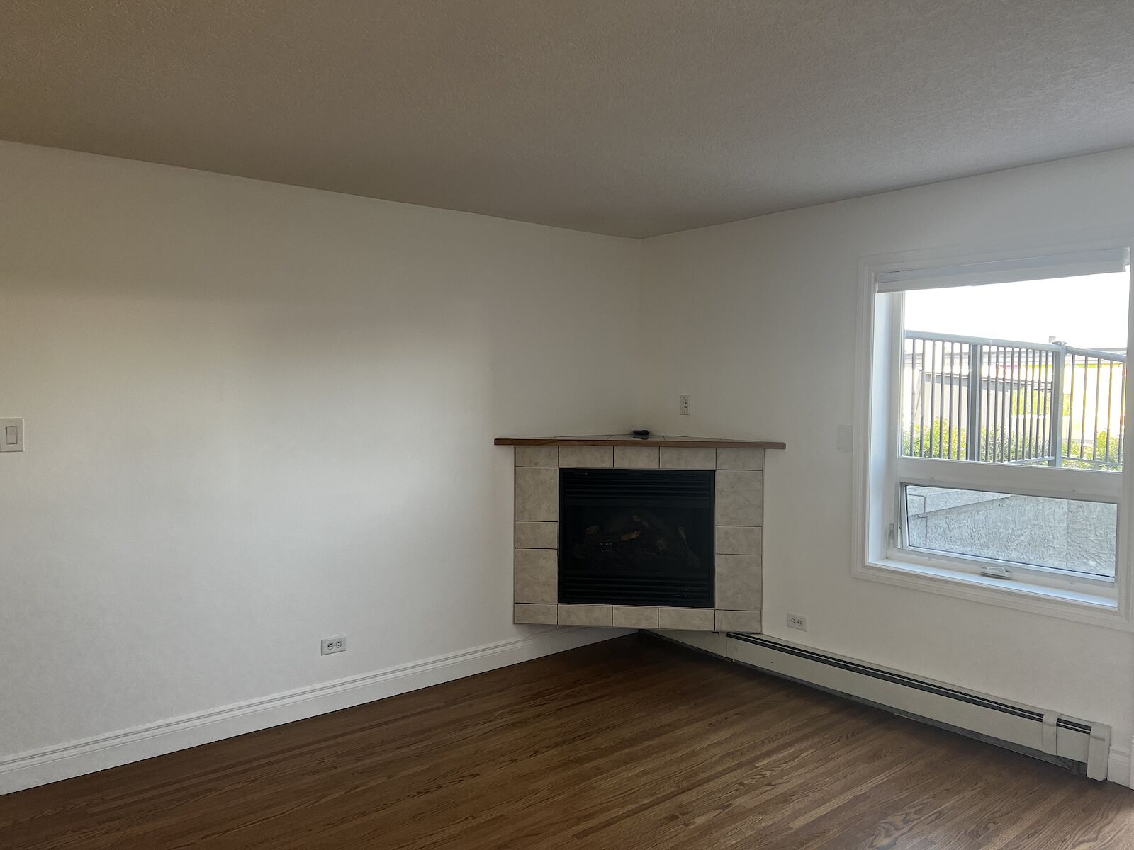 Calgary 1 bedroom Condo Unit for rent. Property photo: 582033-1