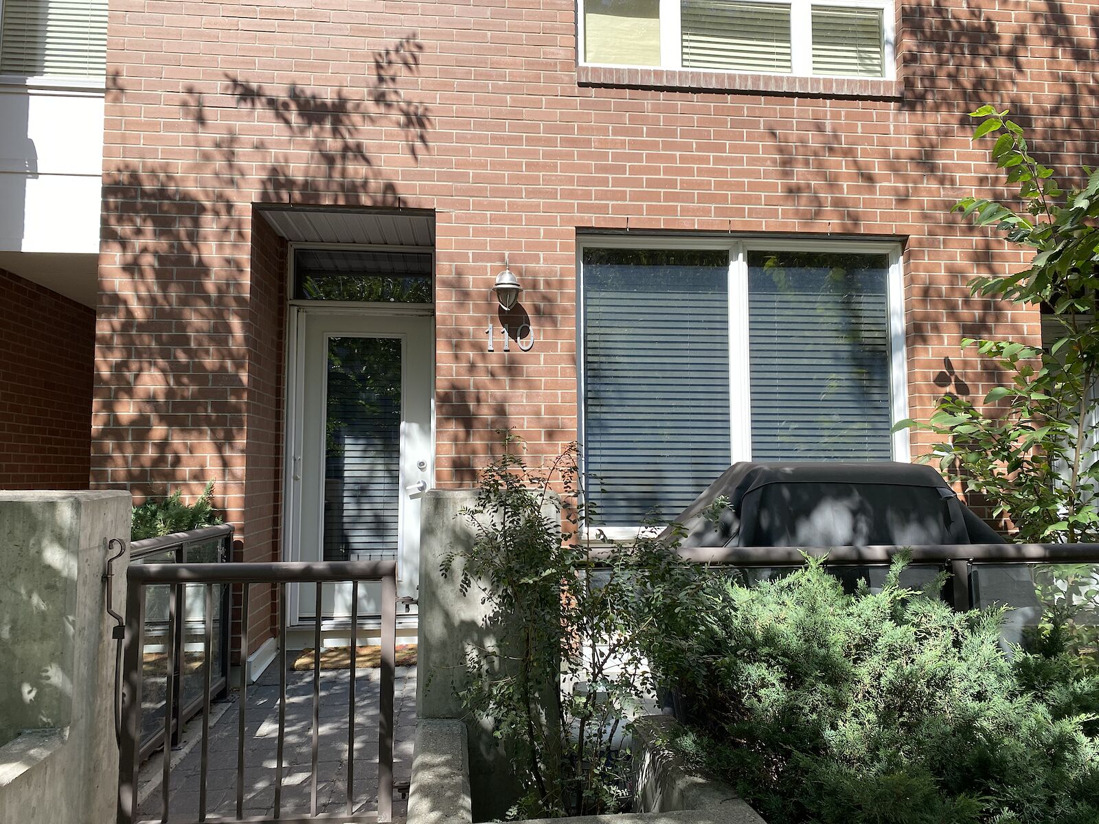 Calgary 2 + Den bedrooms Condo Unit for rent. Property photo: 582131-1