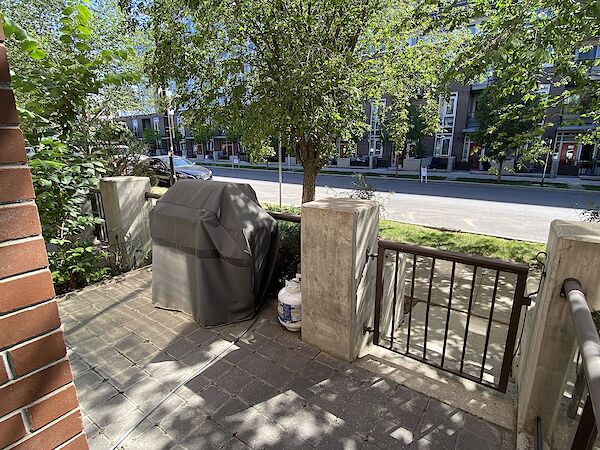 Calgary 2 + Den bedrooms Condo Unit for rent. Property photo: 582131-3