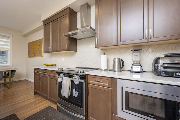 Calgary 3 + Den bedrooms Main Floor for rent. Property photo: 582258-2