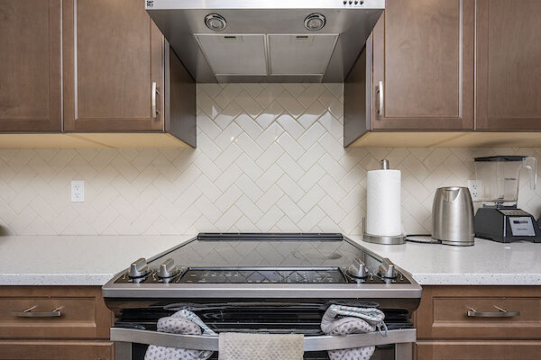 Calgary 3 + Den bedrooms Main Floor for rent. Property photo: 582258-3