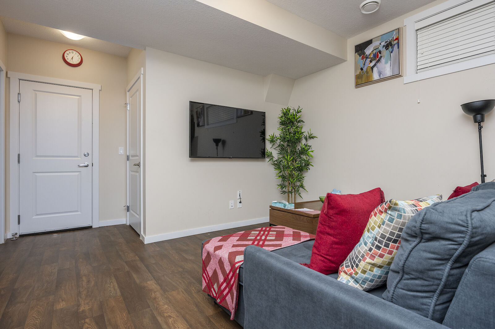 Calgary 1 bedroom Basement for rent. Property photo: 582264-1