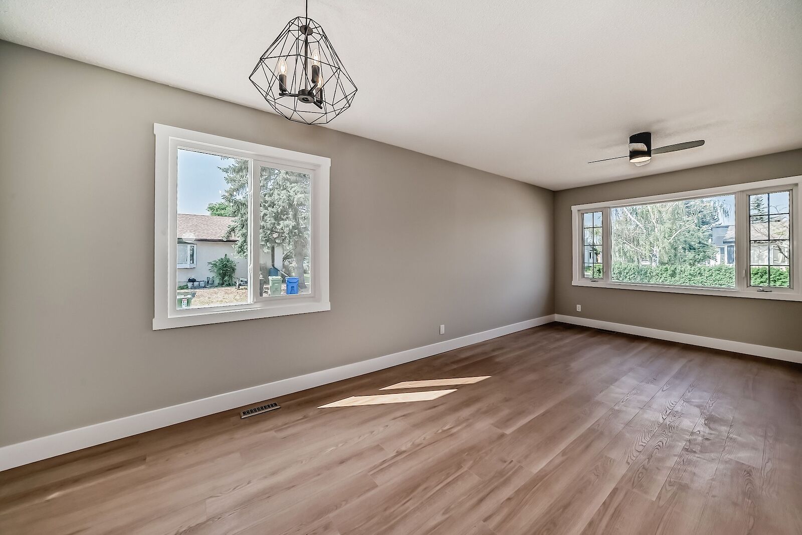 Calgary 3 bedrooms Main Floor for rent. Property photo: 582293-1
