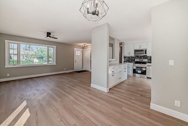 Calgary 3 bedrooms Main Floor for rent. Property photo: 582293-3