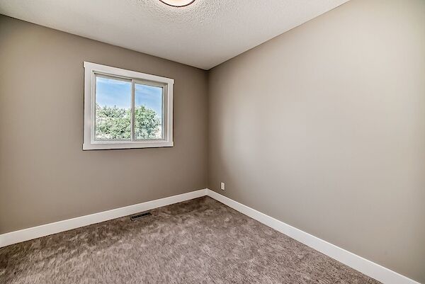 Calgary 3 bedrooms Main Floor for rent. Property photo: 582293-2