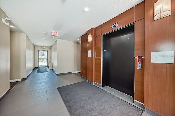Calgary 2 bedrooms Condo Unit for rent. Property photo: 582597-3