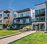 LAKE ACCESS 2 Bed, 2 Bath/Clean/Walkable to Shopping, Gym, Transportation