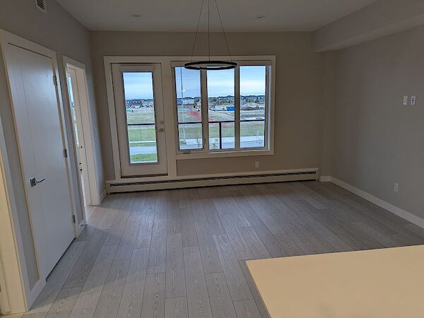 Calgary 2 bedrooms Condo Unit for rent. Property photo: 582700-3