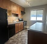 TOP FLOOR 2 BDRM UNIT AVAILABLE NOV 1