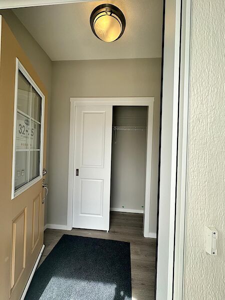 Calgary 4 bedrooms Duplex for rent. Property photo: 583412-2