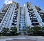 Bright 1 bedroom downtown condo
