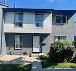 3 bedrooms end unit Townhouse