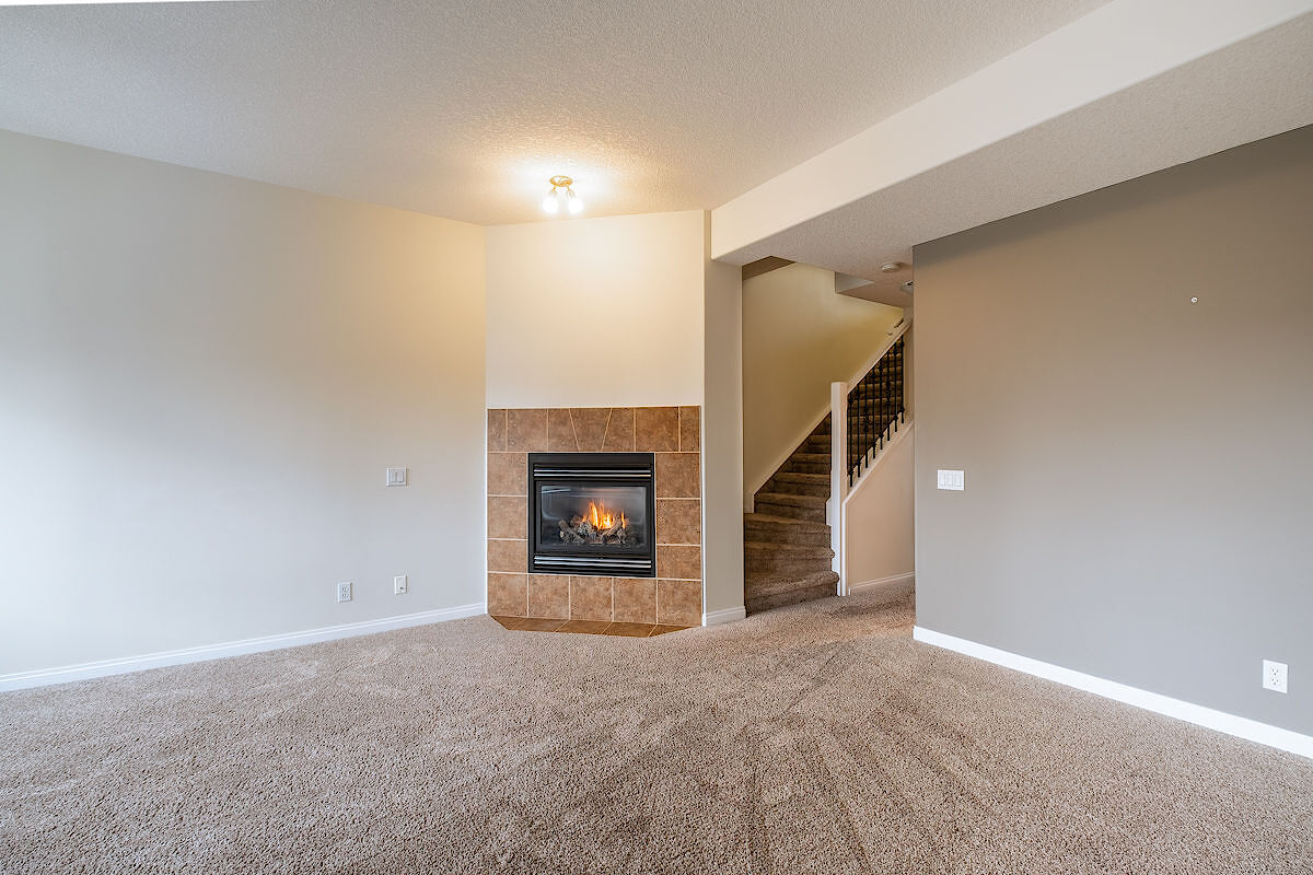 Calgary 2 bedrooms Condo Unit for rent. Property photo: 584616-1