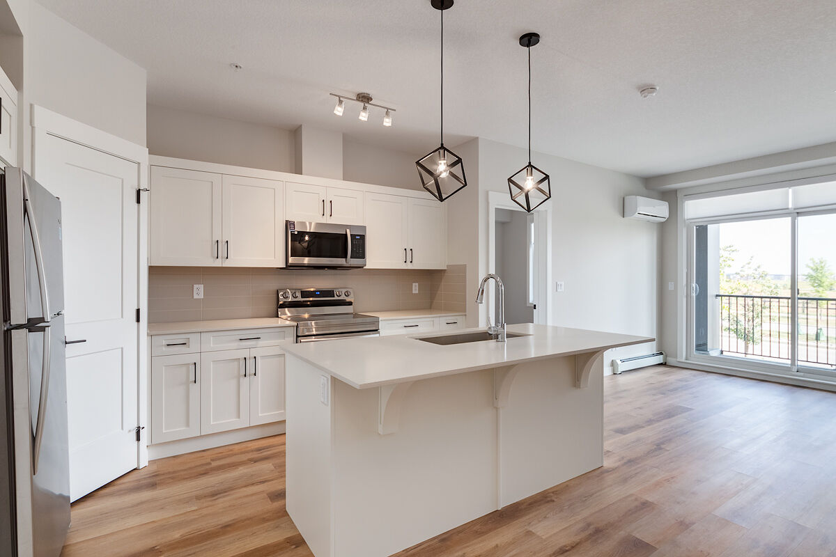 Calgary 2 bedrooms Condo Unit for rent. Property photo: 584621-1