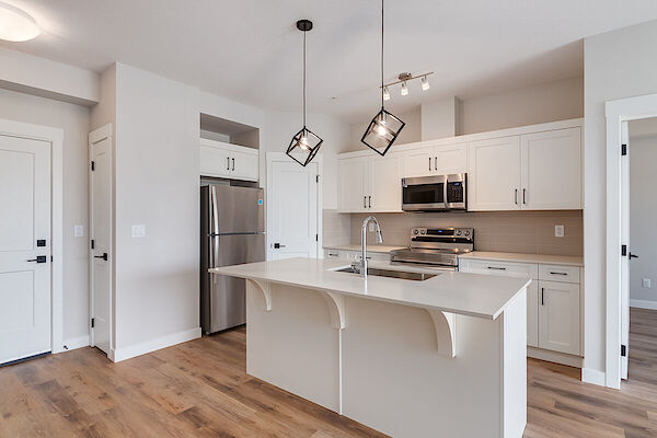 Calgary 2 bedrooms Condo Unit for rent. Property photo: 584621-2
