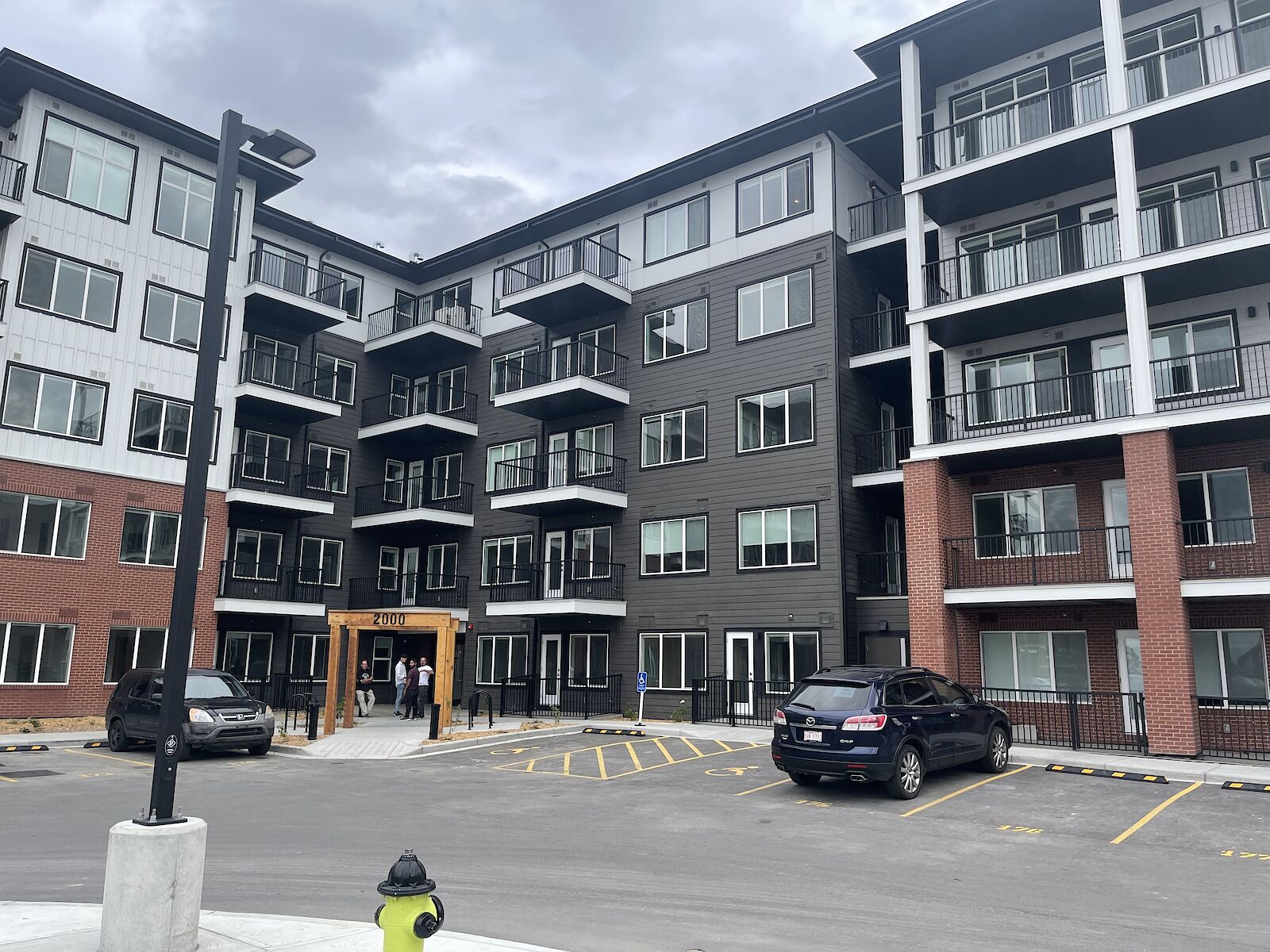 Calgary 3 bedrooms Condo Unit for rent. Property photo: 584640-1