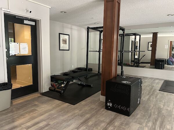 Calgary 1 bedroom Condo Unit for rent. Property photo: 585383-3