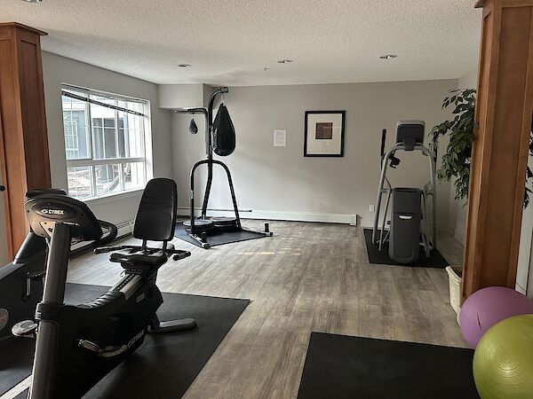 Calgary 1 bedroom Condo Unit for rent. Property photo: 585383-2