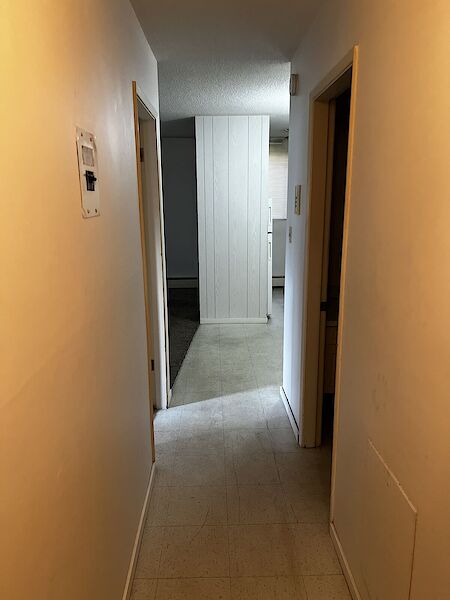 Calgary 1 bedroom Apartment for rent. Property photo: 585802-2