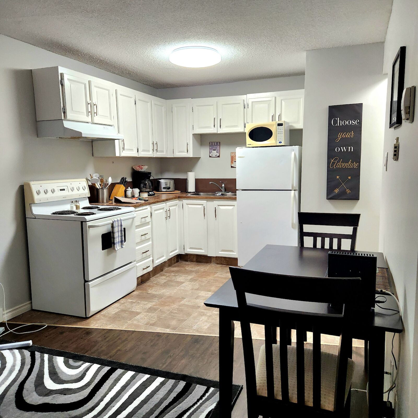 Red Deer studio Condo Unit for rent. Property photo: 586001-1