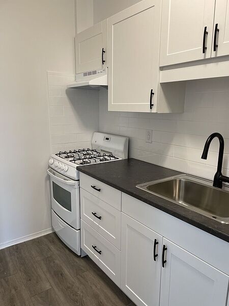 Calgary 1 bedroom Condo Unit for rent. Property photo: 586005-3