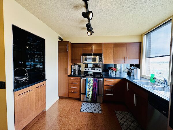 Calgary 2 bedrooms Condo Unit for rent. Property photo: 586446-2
