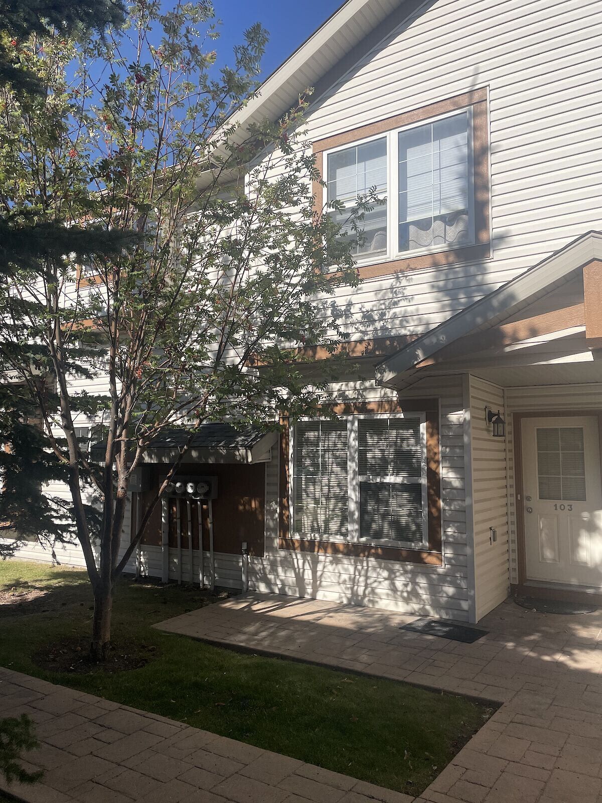 Calgary 2 bedrooms Condo Unit for rent. Property photo: 586556-1