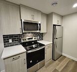 Cozy and Bright 1-Bedroom Suite with Separate Entrance