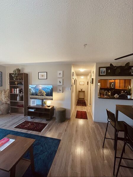 Calgary 2 bedrooms Room For Rent for rent. Property photo: 587249-3