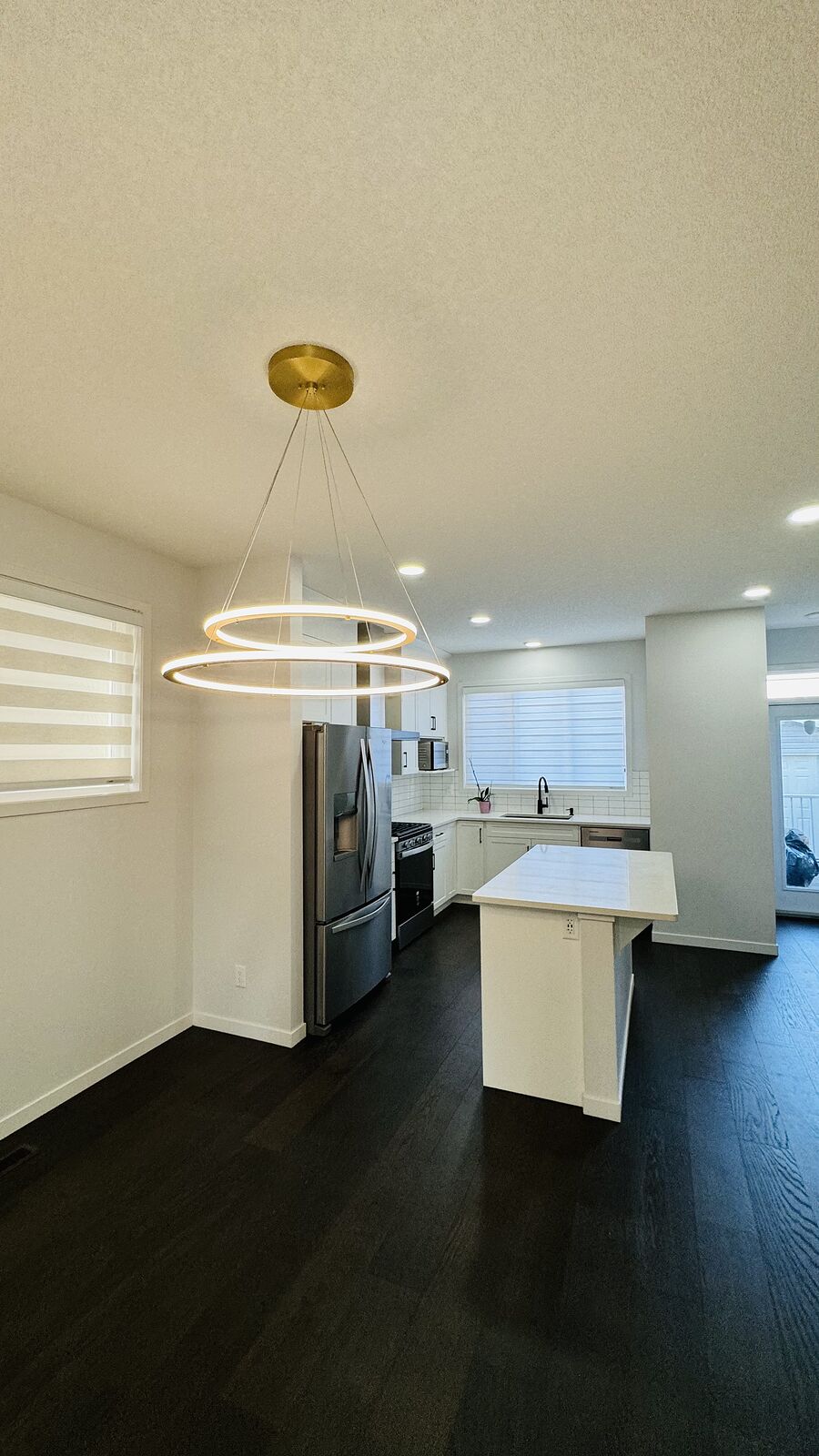 Calgary 4 + Den bedrooms Main Floor for rent. Property photo: 587261-1